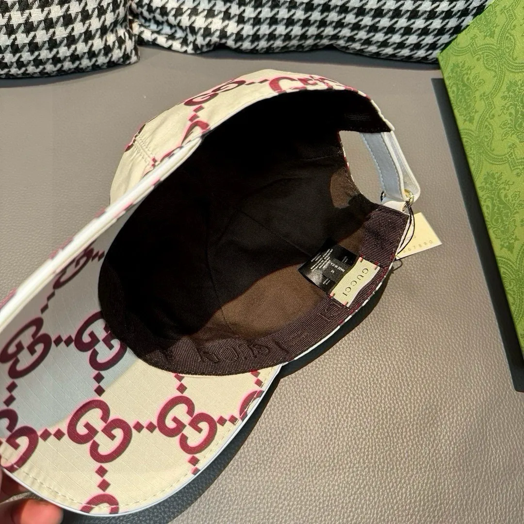 Batch 90, new model shipped from the official website, with packaging bag, Gucci's latest original baseball cap, large double G, 1:1 mold customization at the counter, perfect pattern, original canvas fabric + first-layer cowhide, light and breathable! The basic head circumference is 56cm, and the patch is adjustable.