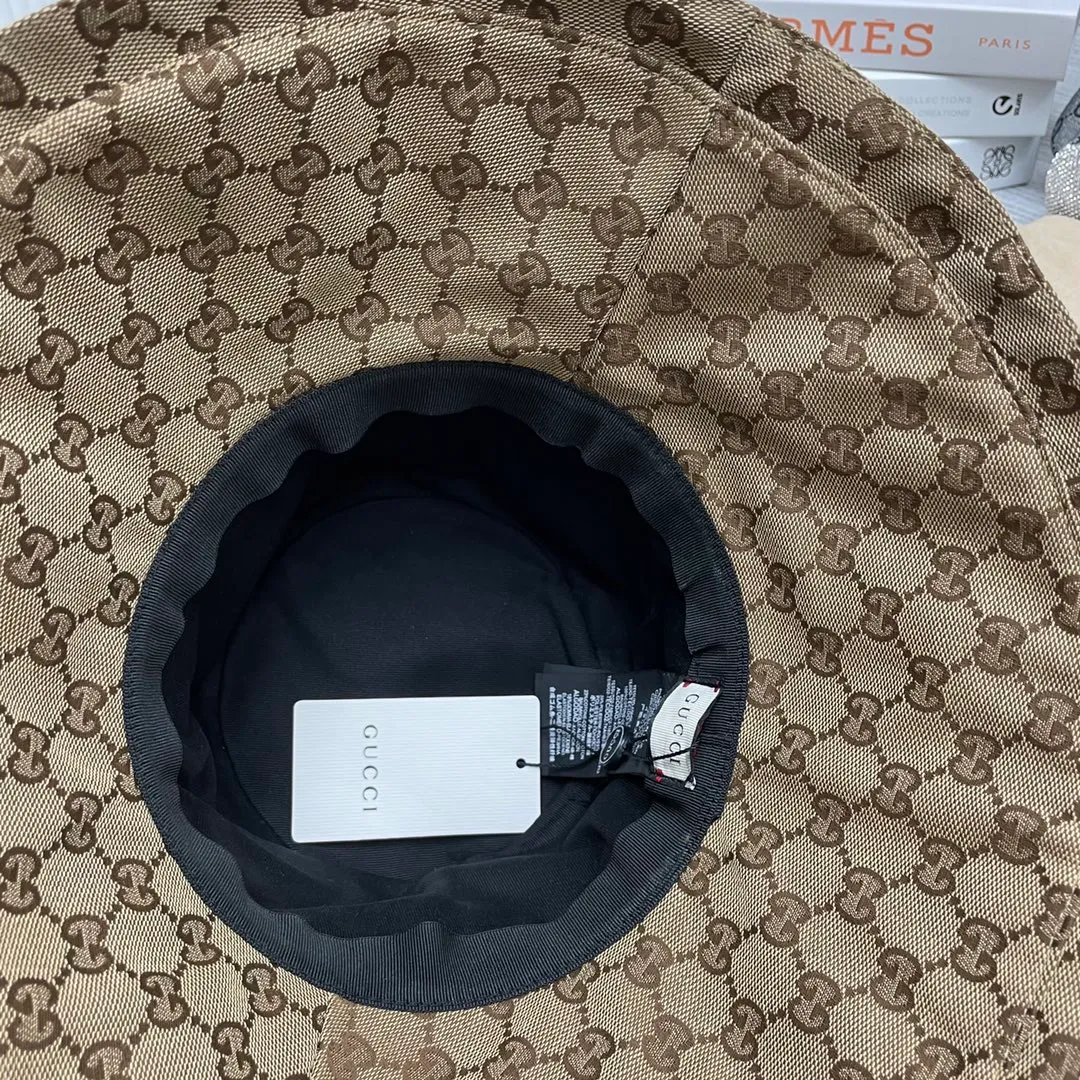 Special batch of 80 GUCCI classic presbyopic lettering. The presbyopic fisherman hat is really fashionable. It is a super popular 2022 spring and summer new fisherman hat. I saw the popular style. It is fashionable and versatile. It can be worn all year round. It goes well with clothes.