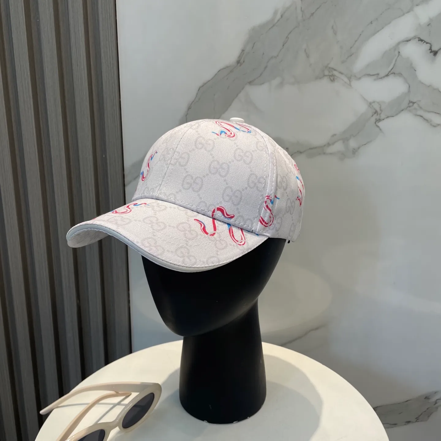P60 Gucci new original baseball cap 🧢, exquisite and pure, stylish and stylish, cool and fashionable, out of stock at the counter, popular, great quality