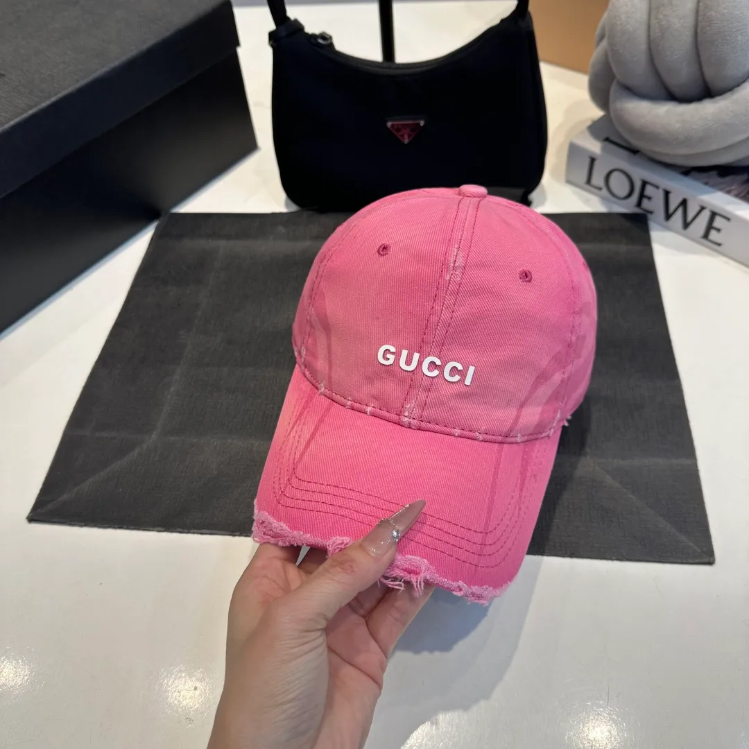 P60 GUCCI ripped baseball cap, the original quality is very popular, the craftsmanship is very exquisite, the atmosphere is high-end and classy! Low-key luxury, easy to carry! Running volume!