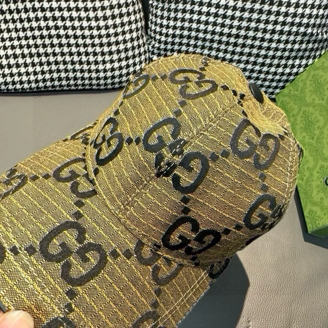 p90 New model shipped from official website. Gucci's latest original baseball cap, large double G, 1:1 mold customization at the counter, perfect alignment, original canvas fabric + first-layer cowhide, light and breathable! The basic head circumference is 56cm, and the patch is adjustable.