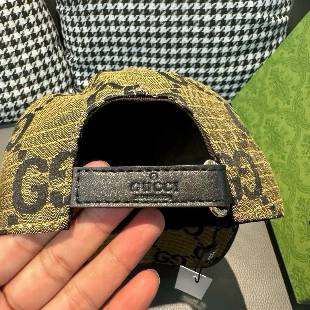 p90 New model shipped from official website. Gucci's latest original baseball cap, large double G, 1:1 mold customization at the counter, perfect alignment, original canvas fabric + first-layer cowhide, light and breathable! The basic head circumference is 56cm, and the patch is adjustable.