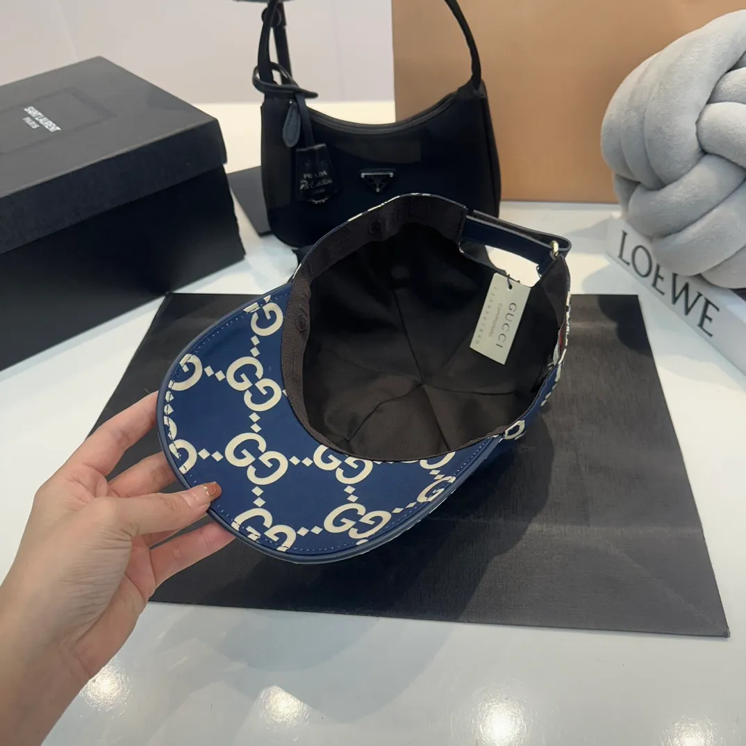 P80 Gucci (Gucci) new spring and summer original baseball cap, logo webbing, 1:1 mold customization, original canvas fabric + first-layer cowhide, popular purchasing agent, versatile style for men and women, great quality! Basic head circumference 56, adjustable patch