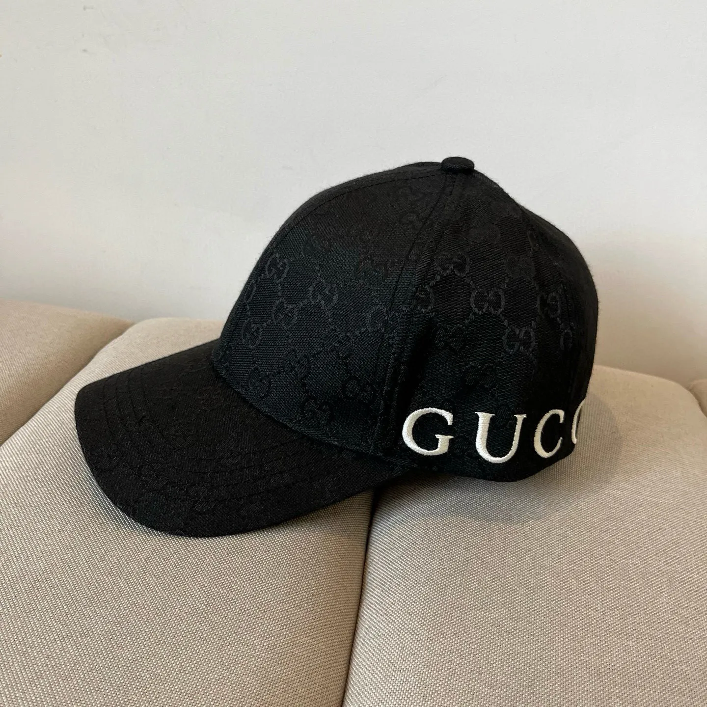 P60 Gucci Baseball Cap♥️GUCCI🧢New product from the official website, baseball cap, original quality, very popular 🔥🎩 The craftsmanship is very exquisite, high-end and classy! Low-key luxury, easy to carry! Running volume!