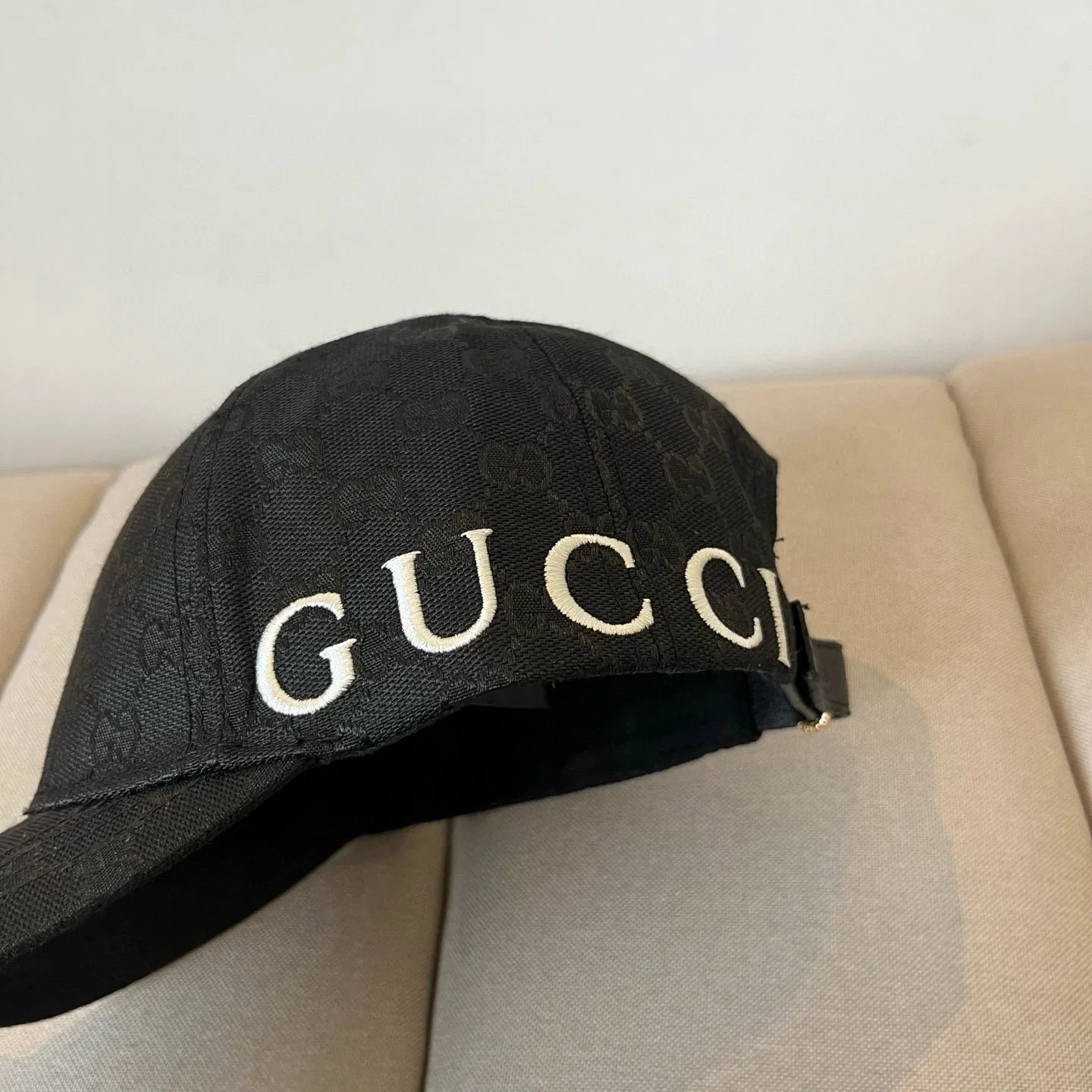 P60 Gucci Baseball Cap♥️GUCCI🧢New product from the official website, baseball cap, original quality, very popular 🔥🎩 The craftsmanship is very exquisite, high-end and classy! Low-key luxury, easy to carry! Running volume!