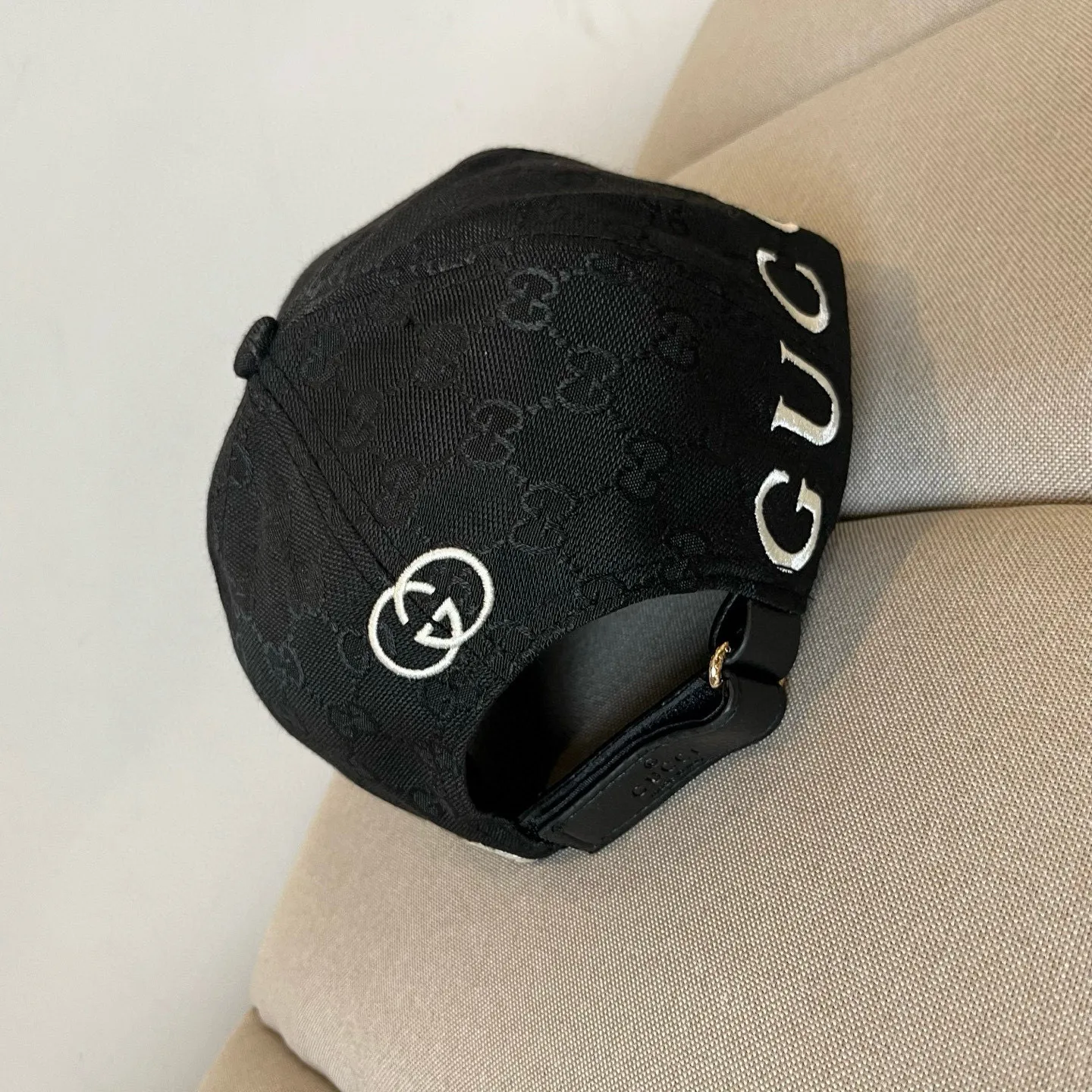 P60 Gucci Baseball Cap♥️GUCCI🧢New product from the official website, baseball cap, original quality, very popular 🔥🎩 The craftsmanship is very exquisite, high-end and classy! Low-key luxury, easy to carry! Running volume!
