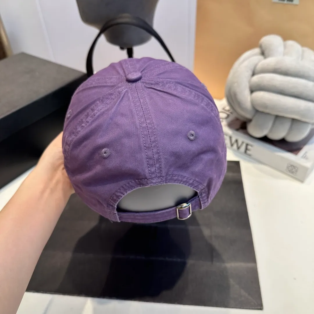 P60 Gucci Baseball Cap GUCCI official website new product, baseball cap, original quality is very popular. The craftsmanship is very exquisite, high-end and classy! Low-key luxury, easy to carry! Running volume!