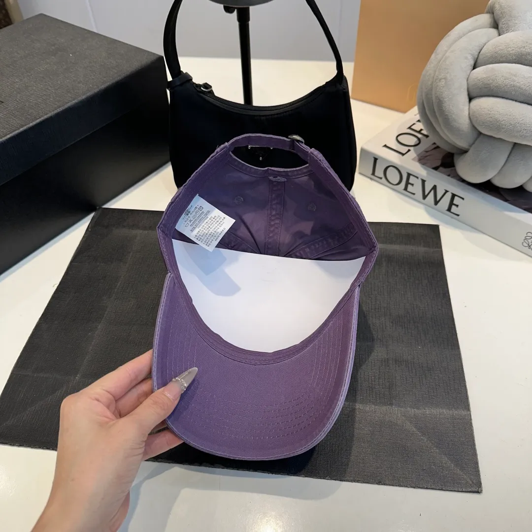 P60 Gucci Baseball Cap GUCCI official website new product, baseball cap, original quality is very popular. The craftsmanship is very exquisite, high-end and classy! Low-key luxury, easy to carry! Running volume!