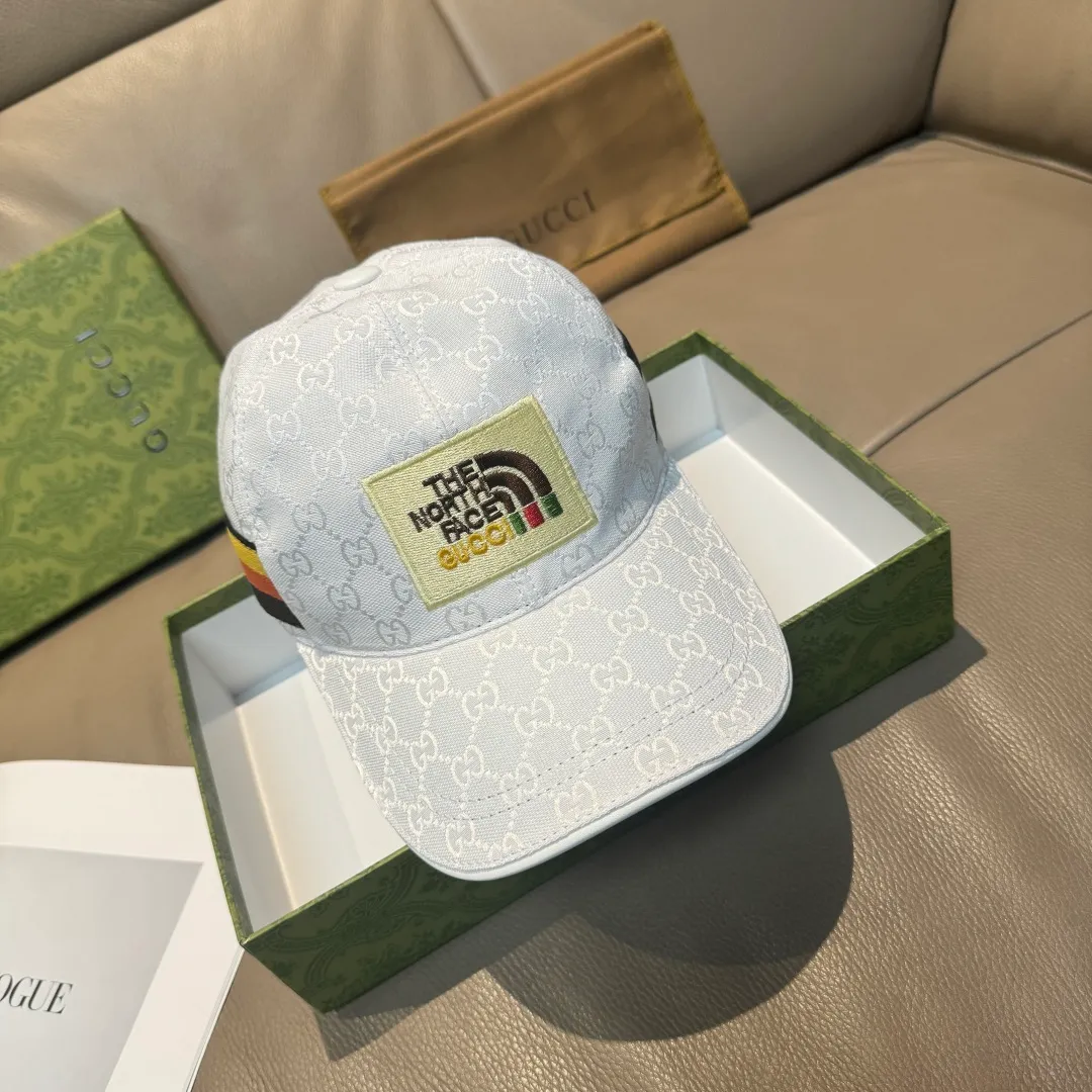 P90, Gucci's new original baseball cap, North Face embroidery! Counter 1:1, imported canvas + first-layer cowhide, popular for purchasing, versatile style for men and women, great quality! The basic head circumference is 56cm, and the patch is adjustable.