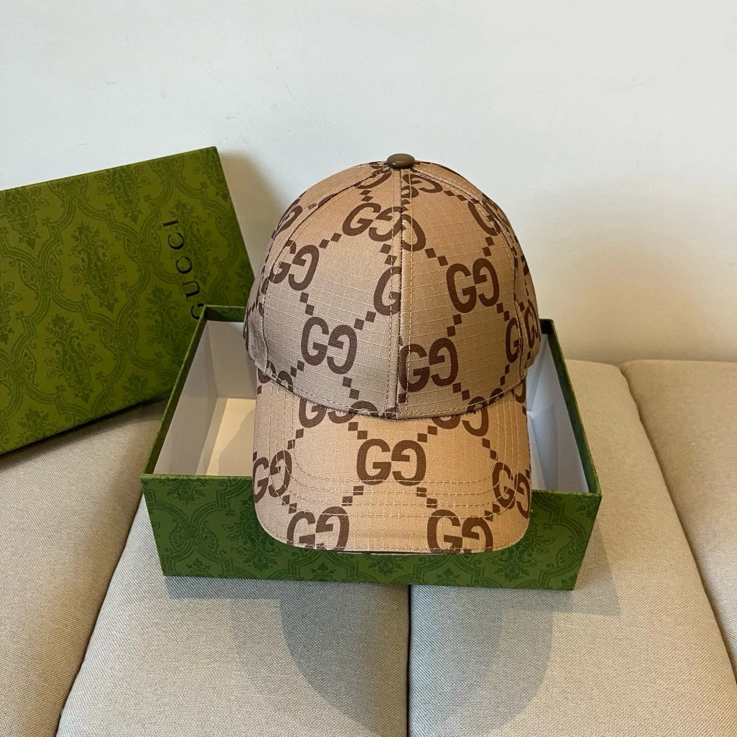 P60 Gucci Baseball Cap♥️GUCCI🧢New product from the official website, baseball cap, original quality, very popular 🔥🎩 The craftsmanship is very exquisite, high-end and classy! Low-key luxury, easy to carry! Running volume!