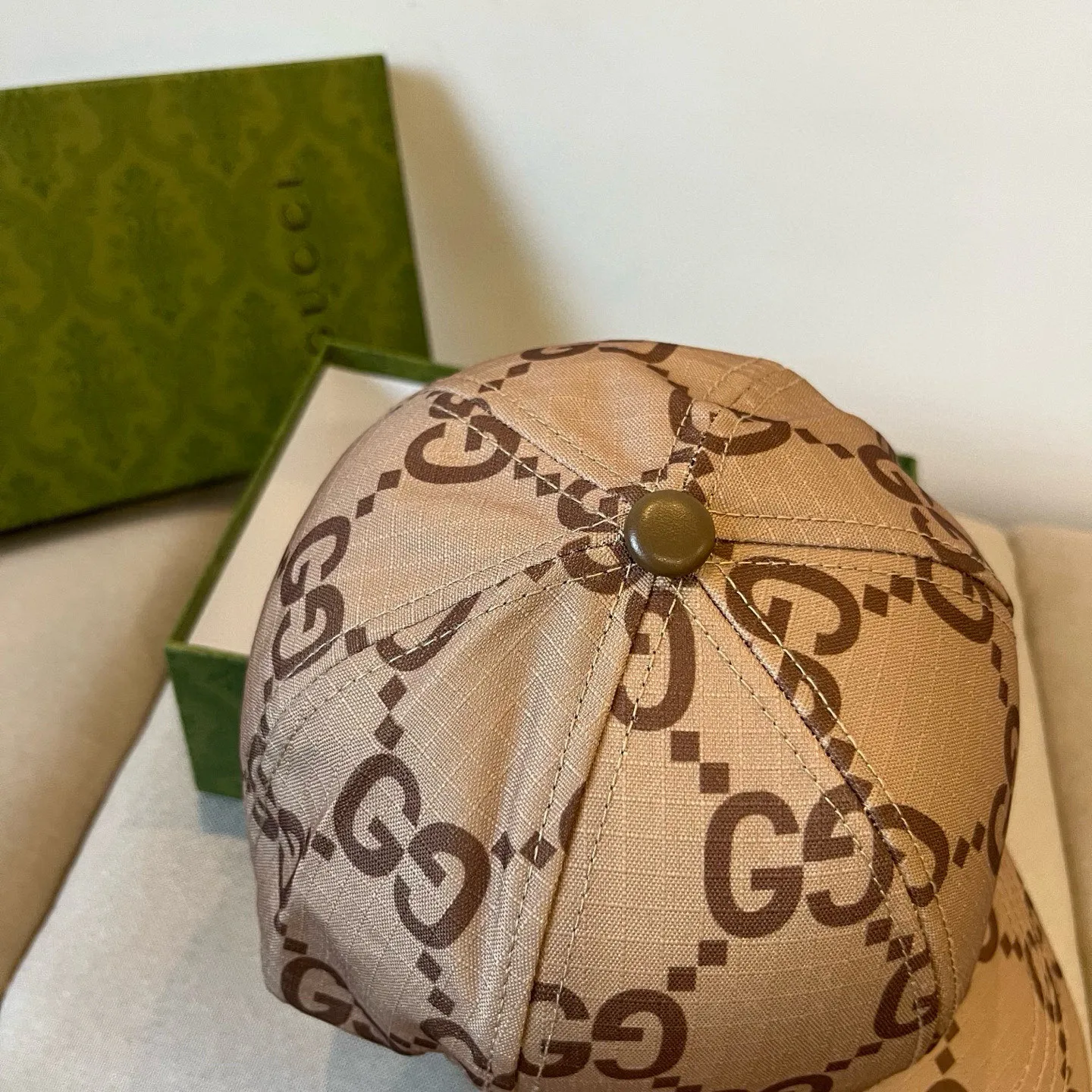 P60 Gucci Baseball Cap♥️GUCCI🧢New product from the official website, baseball cap, original quality, very popular 🔥🎩 The craftsmanship is very exquisite, high-end and classy! Low-key luxury, easy to carry! Running volume!