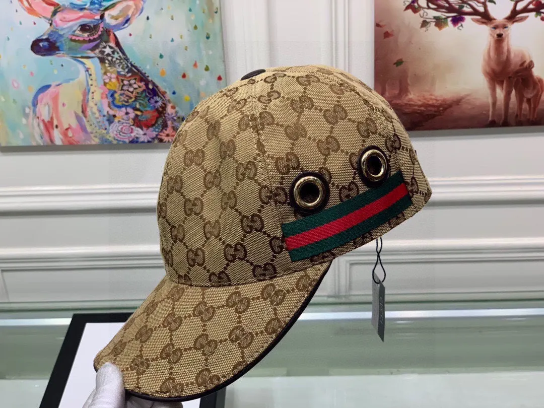 🉐120 Gucci (Gucci) classic original baseball cap, steel buckle style, 1:1 mold customization, original canvas fabric + first layer of cowhide, full of heroism, excellent quality! Pure cotton lining, basic head circumference 56cm, adjustable patches.