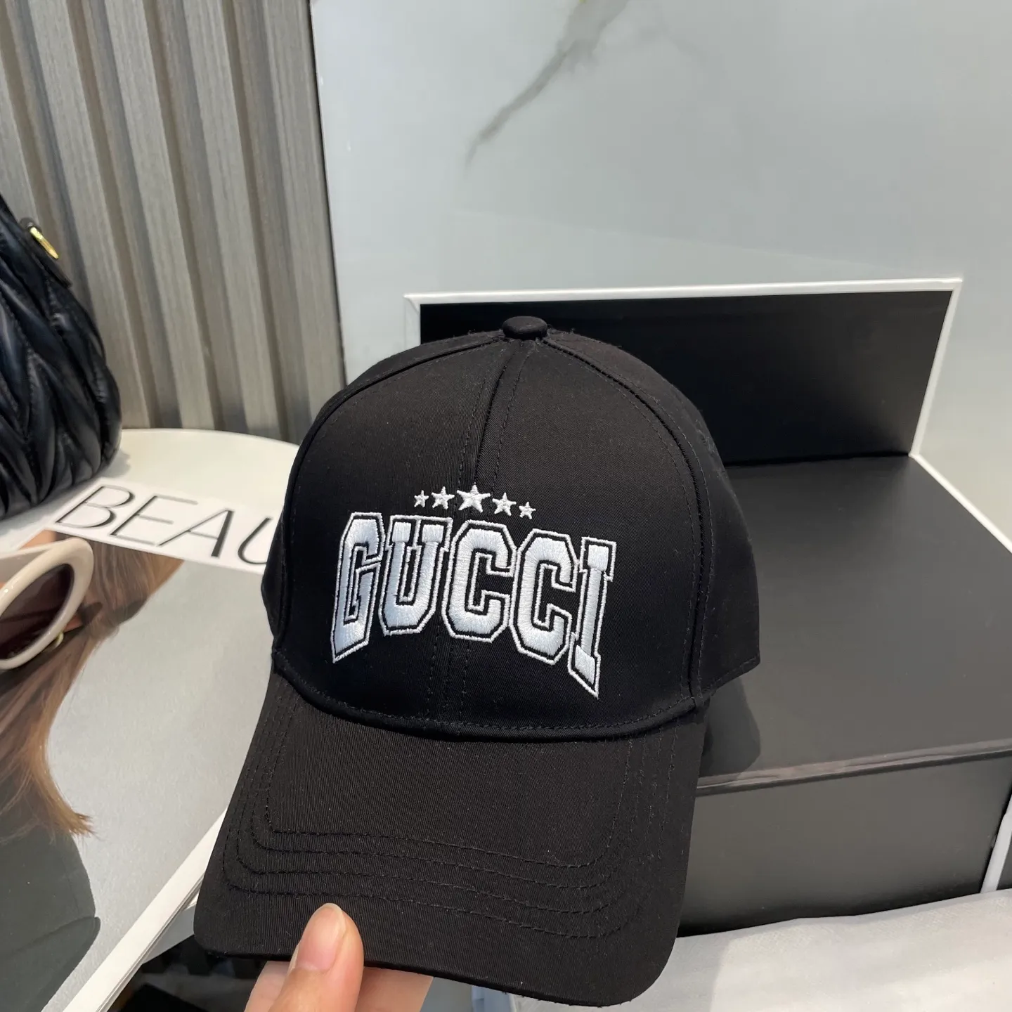 P66 original quality GUCCI Gucci Baseball Cap🧢Official website new product Gucci Baseball Cap🧢is coming soon. The craftsmanship is very exquisite, high-end and classy! Low-key luxury, easy to carry! Running volume!