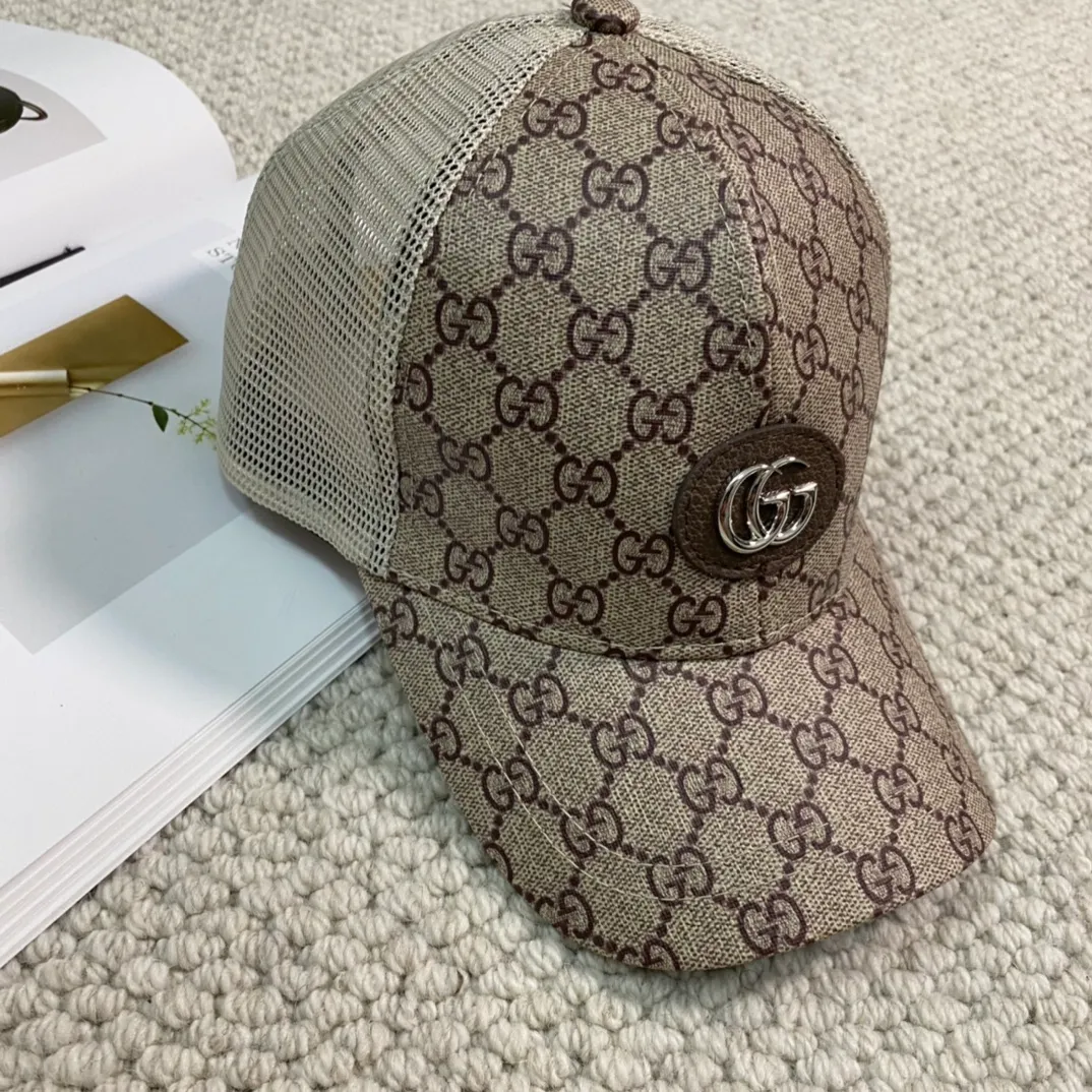 Special batch of 60 GUCCI baseball caps. The most popular recently. The texture is very good. Head circumference: 56-58.