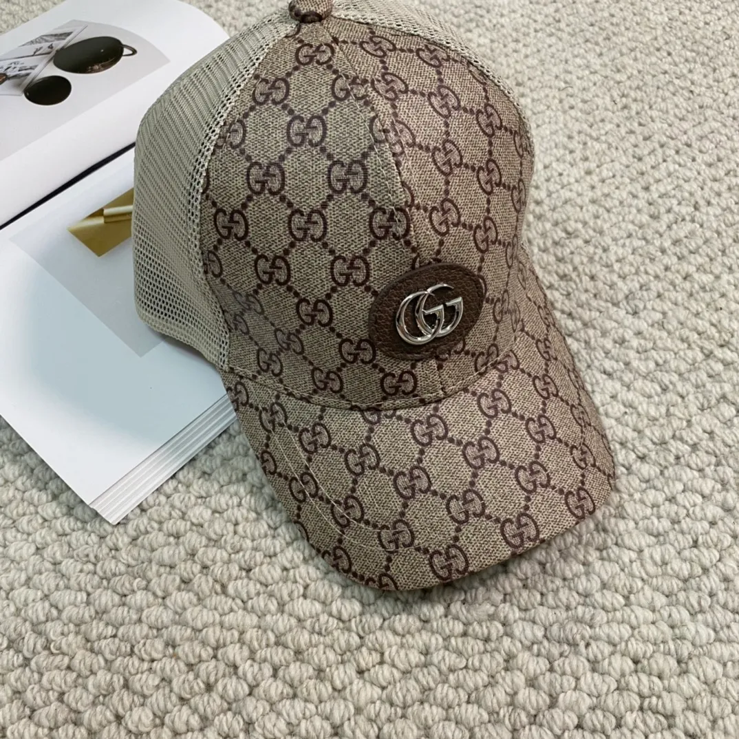Special batch of 60 GUCCI baseball caps. The most popular recently. The texture is very good. Head circumference: 56-58.