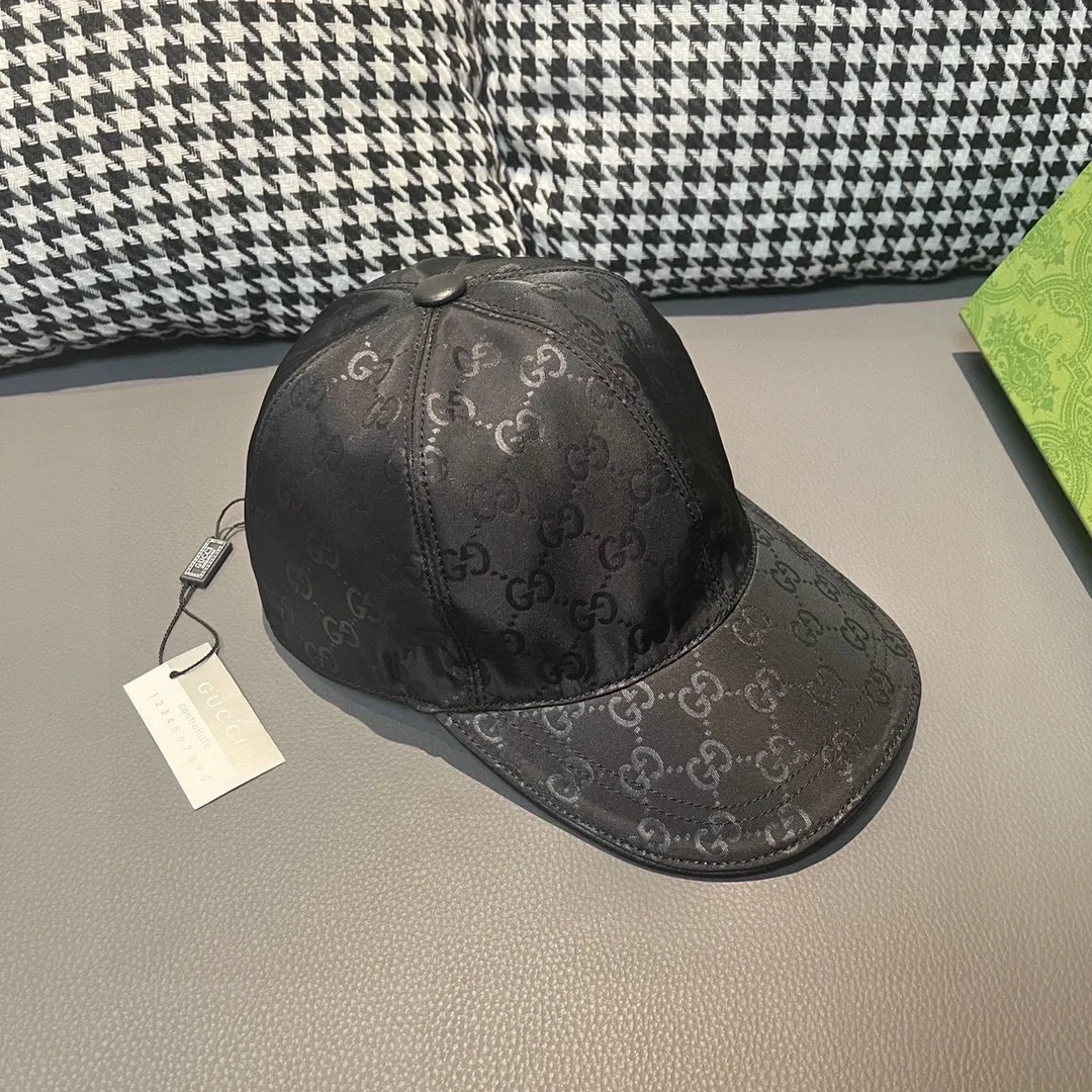 🉐️900,000-year-old classic! Comes with a box bag, a Gucci (Gucci) classic original baseball cap 😍😍Customized at a 1:1 mold at the counter, the highest version, original satin fabric + first-layer cowhide, light and breathable! Photographed in real life, suitable for men and women in all seasons, basic head circumference 56cm, adjustable patches.