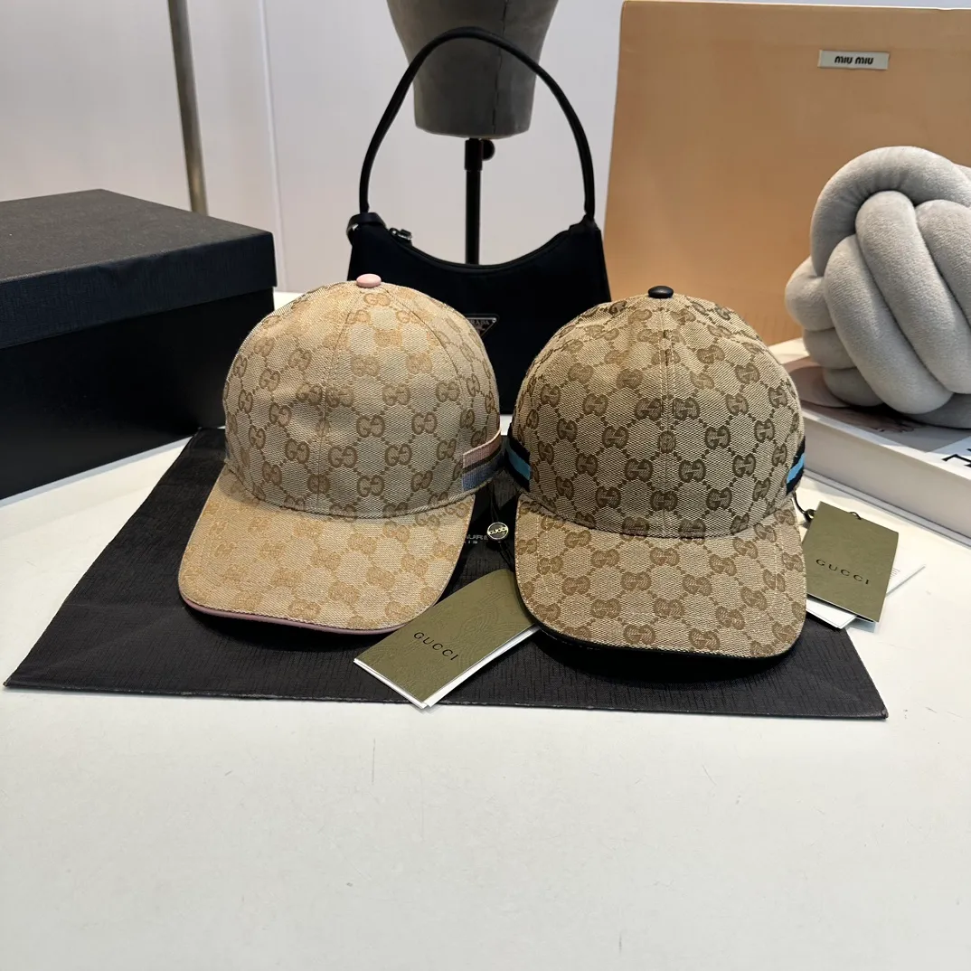 P240 GUCCI Gucci baseball cap, the craftsmanship is very exquisite, high-end and classy! Low-key luxury, easy to carry! The best-selling model in the counter, dark pattern small pair G, 1:1 mold opening and customization, waterproof fabric, pure cotton lining, light and breathable. Perfect fit, accurate alignment, each leather buckle has a different code, cow leather adjustment buckle, exclusive real shot, suitable for men and women.