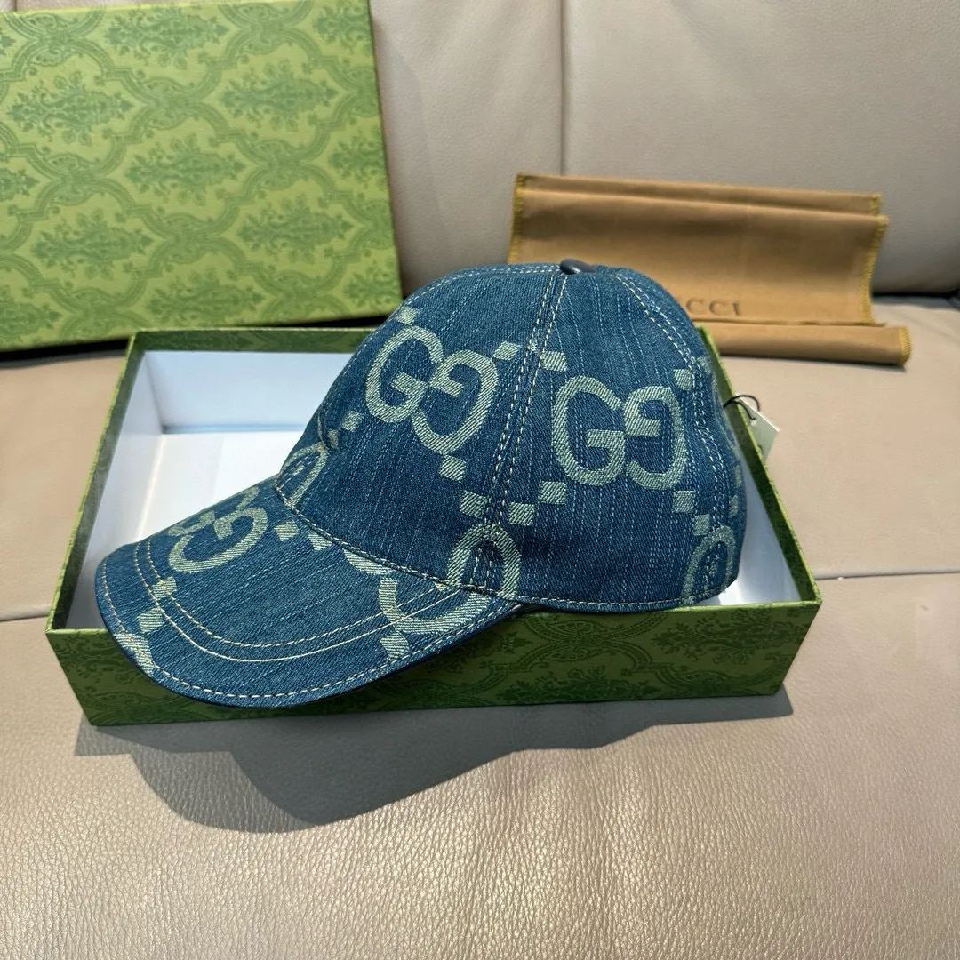 p90., Gucci Gucci’s new original baseball cap, large double G, 1:1 mold opening and customization at the counter, perfect matching pattern, original canvas fabric + first-layer cowhide, light and breathable! The basic head circumference is 56cm, and the patch is adjustable.