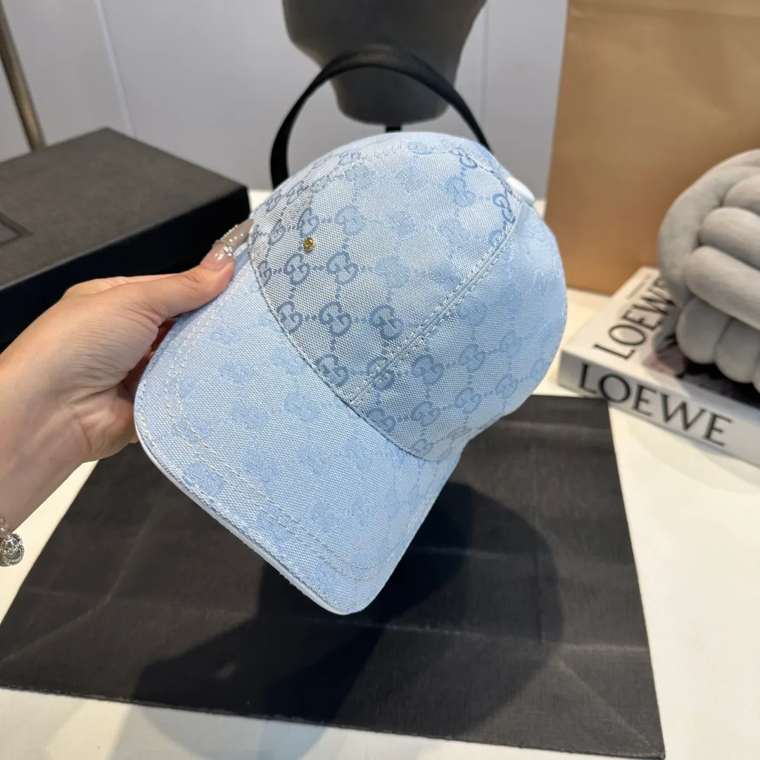 P90 Gucci (Gucci) new original baseball cap, metal small double G, the latest model at the counter, 1:1 mold opening and customization, genuine mold opening hardware, original canvas fabric + first layer of cowhide, original quality! The quality is great, the basic head circumference is 56cm, and the patch is adjustable.