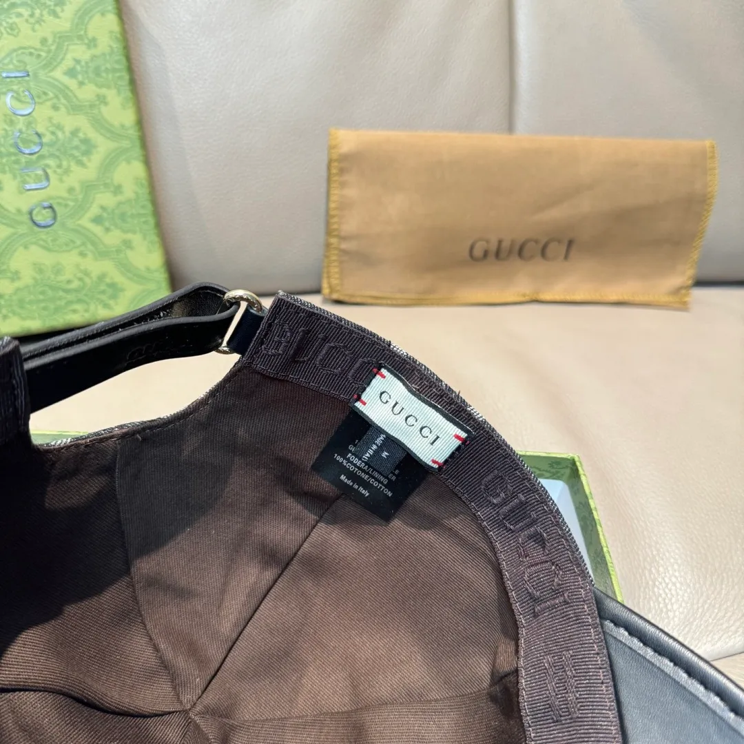 P90, Gucci (Gucci) new original baseball cap, large double G leather, best-selling model at the counter, 1:1 mold customization, original canvas fabric + first-layer cowhide, fashionable and handsome! The quality is great, the basic head circumference is 56cm, and the patch is adjustable.