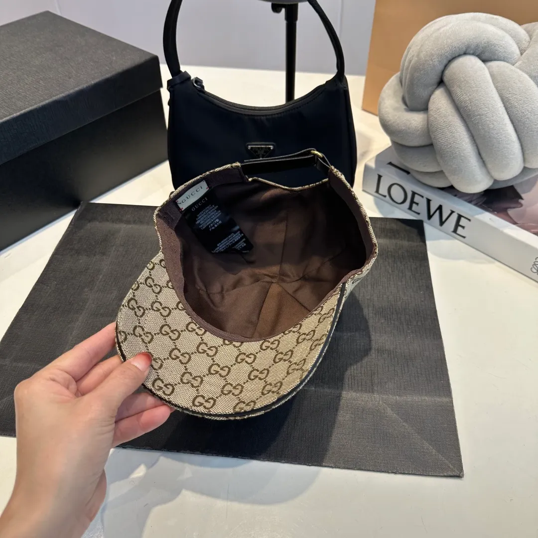 P60 Gucci (Gucci) classic original baseball cap😍Customized with 1:1 mold opening at the counter, the highest version, the original canvas is light and breathable! Photographed in real life, suitable for men and women in all seasons, basic head circumference 56cm, adjustable patches.