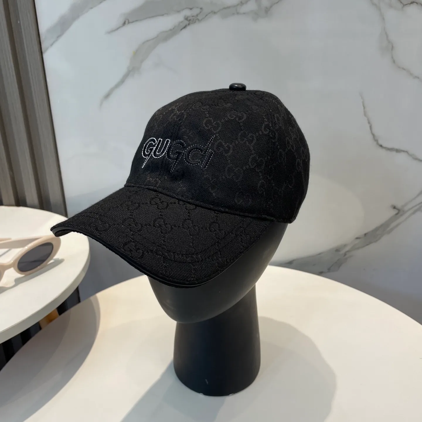 P60 Gucci (Gucci) classic original baseball cap😍Customized with 1:1 mold opening at the counter, the highest version, the original canvas is light and breathable! Photographed in real life, suitable for men and women in all seasons, basic head circumference 56cm, adjustable patches.