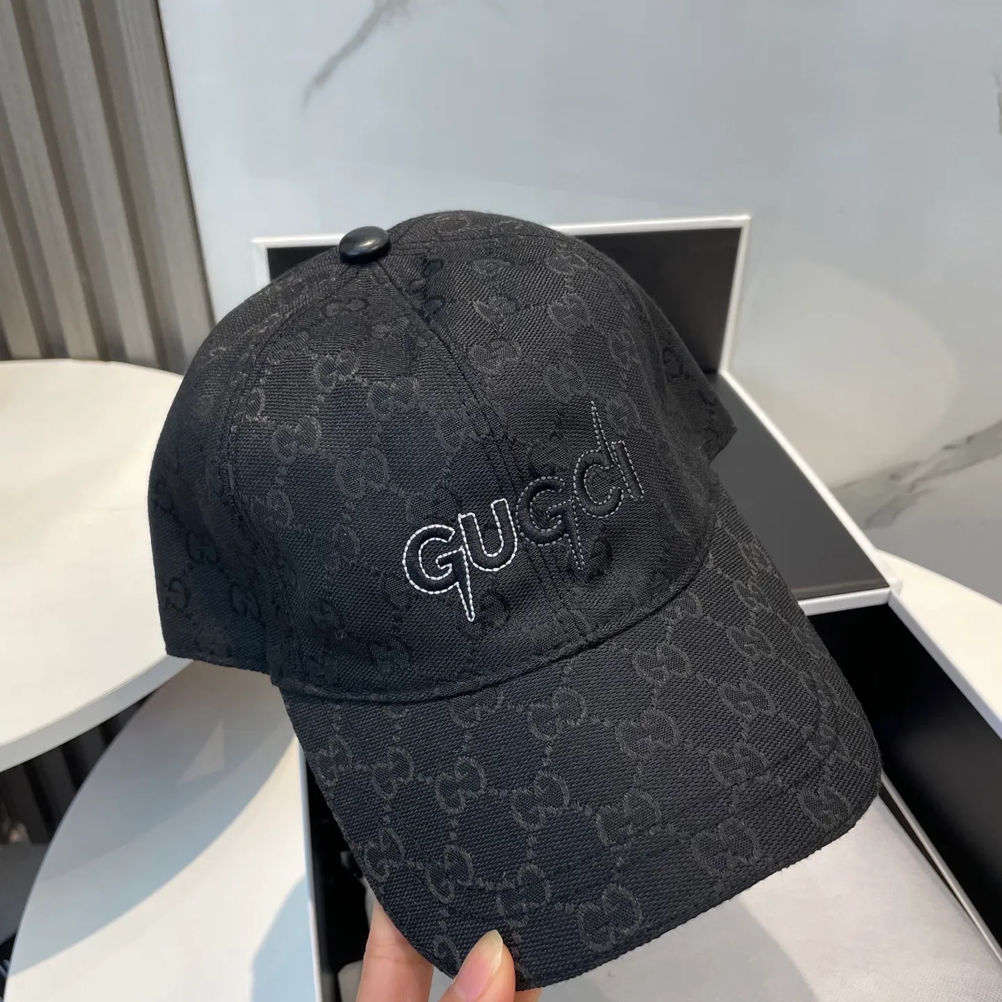 P60 Gucci (Gucci) classic original baseball cap😍Customized with 1:1 mold opening at the counter, the highest version, the original canvas is light and breathable! Photographed in real life, suitable for men and women in all seasons, basic head circumference 56cm, adjustable patches.