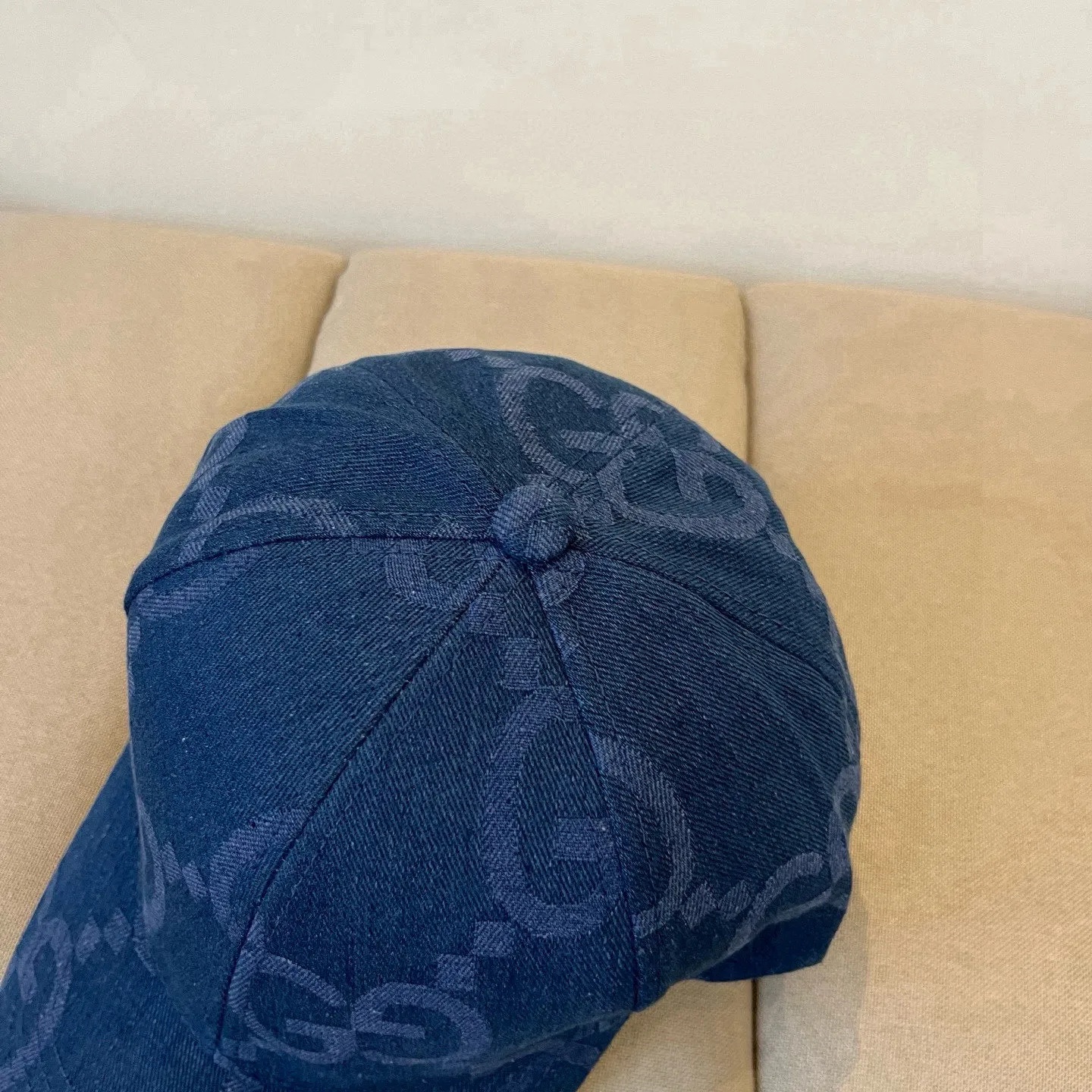 P60 Gucci Baseball Cap♥️GUCCI🧢New product from the official website, baseball cap, original quality, very popular 🔥🎩 The craftsmanship is very exquisite, high-end and classy! Low-key luxury, easy to carry! Running volume!
