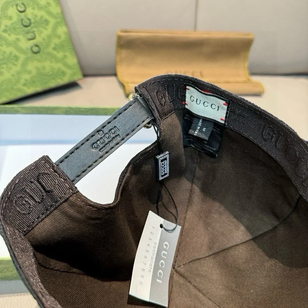 p900000 classic model! Apricot color, black, available in S and L sizes, Gucci (Gucci) classic original baseball cap 😍😍Customized with 1:1 mold opening at the counter, the highest version, original canvas fabric + first-layer cowhide, light and breathable! Photographed in real life, suitable for men and women in all seasons, basic head circumference 56cm, adjustable patches.