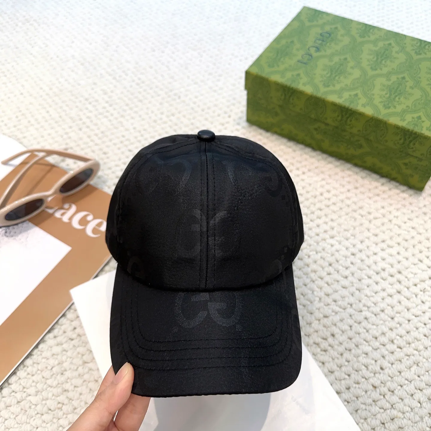 P60 original quality GUCCI Gucci baseball cap🧢Official website new product Gucci baseball cap🧢hot coming soon. The craftsmanship is very exquisite, high-end and classy! Low-key luxury, easy to carry! Running volume!