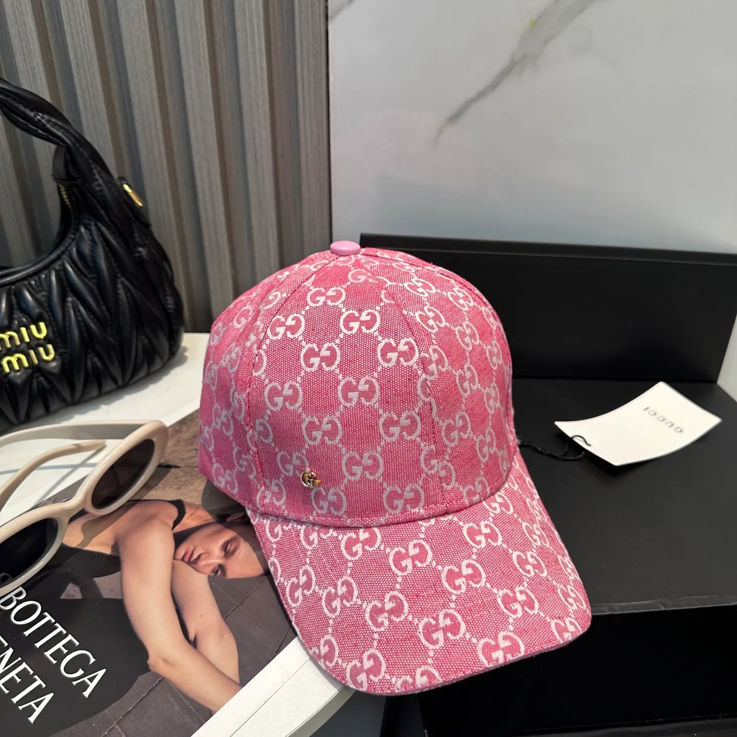 P60 Gucci (Gucci) classic original baseball cap😍Customized with 1:1 mold opening at the counter, the highest version, the original canvas is light and breathable! Photographed in real life, suitable for men and women in all seasons, basic head circumference 56cm, adjustable patches.