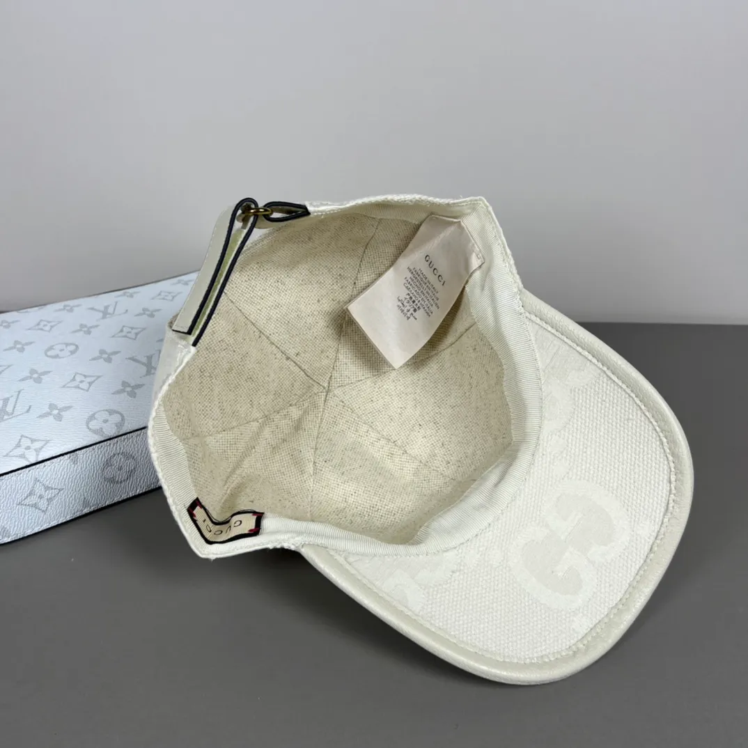 80💰Gucci (Gucci) new original baseball cap, metal small double G, the latest model at the counter, 1:1 mold customization, genuine mold hardware, original canvas fabric + first layer of cowhide, original quality! The quality is great, the basic head circumference is 56cm, and the patch is adjustable.