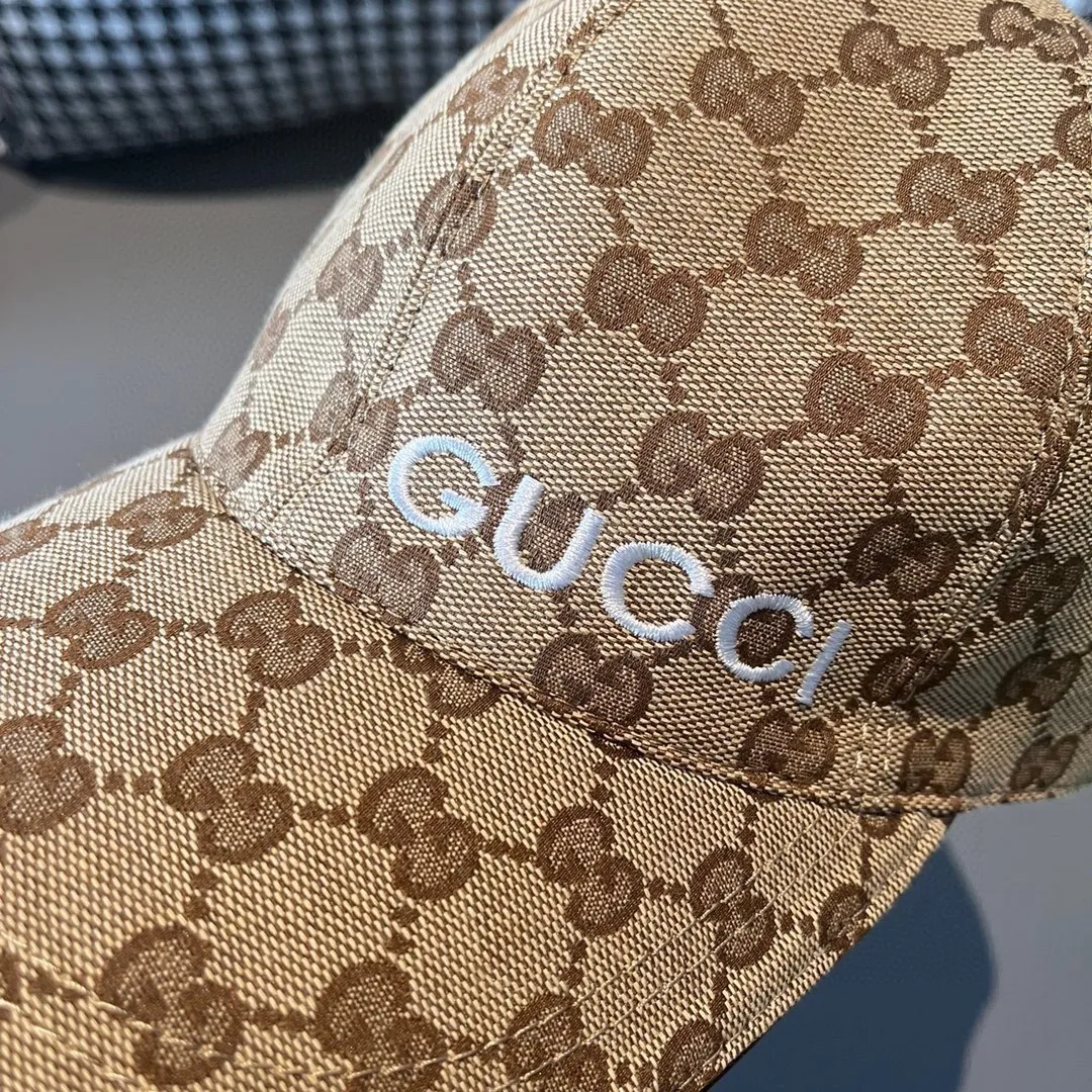 🉐90 new models shipped!   , Gucci (Gucci) latest original baseball cap, Gucci small embroidery, 1:1 mold opening and customization at the counter, the highest version, original canvas + first-layer cowhide, pure cotton lining, light and breathable! Photographed in real life, suitable for men and women in all seasons, basic head circumference 56cm, adjustable patches.