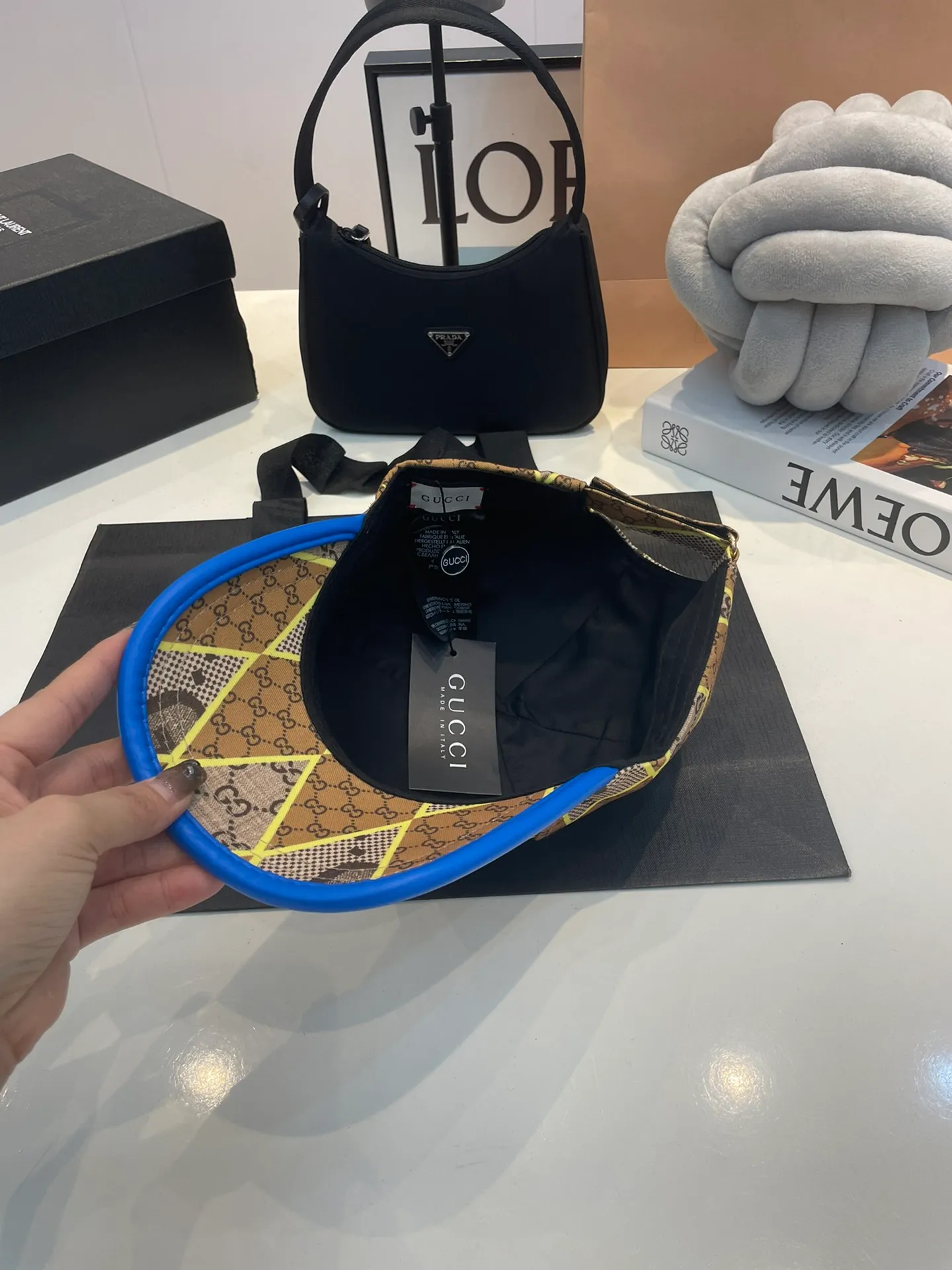 P60 Gucci Baseball Cap♥️GUCCI🧢New product from the official website, baseball cap, original quality, very popular 🔥🎩 The craftsmanship is very exquisite, high-end and classy! Low-key luxury, easy to carry! Running volume