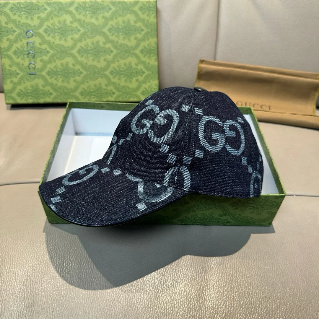 p90., Gucci Gucci’s new original baseball cap, large double G, 1:1 mold opening and customization at the counter, perfect matching pattern, original canvas fabric + first-layer cowhide, light and breathable! The basic head circumference is 56cm, and the patch is adjustable.