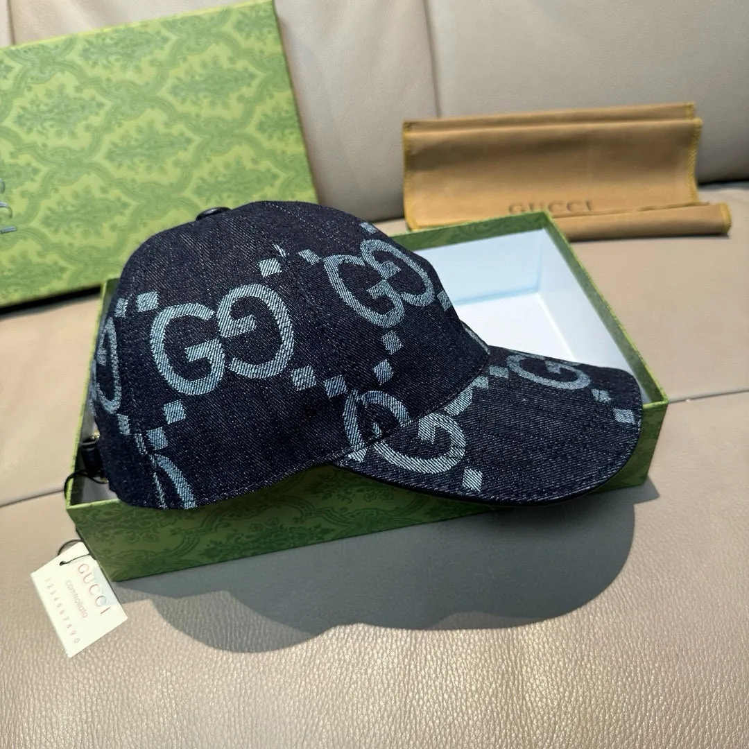 p90., Gucci Gucci’s new original baseball cap, large double G, 1:1 mold opening and customization at the counter, perfect matching pattern, original canvas fabric + first-layer cowhide, light and breathable! The basic head circumference is 56cm, and the patch is adjustable.