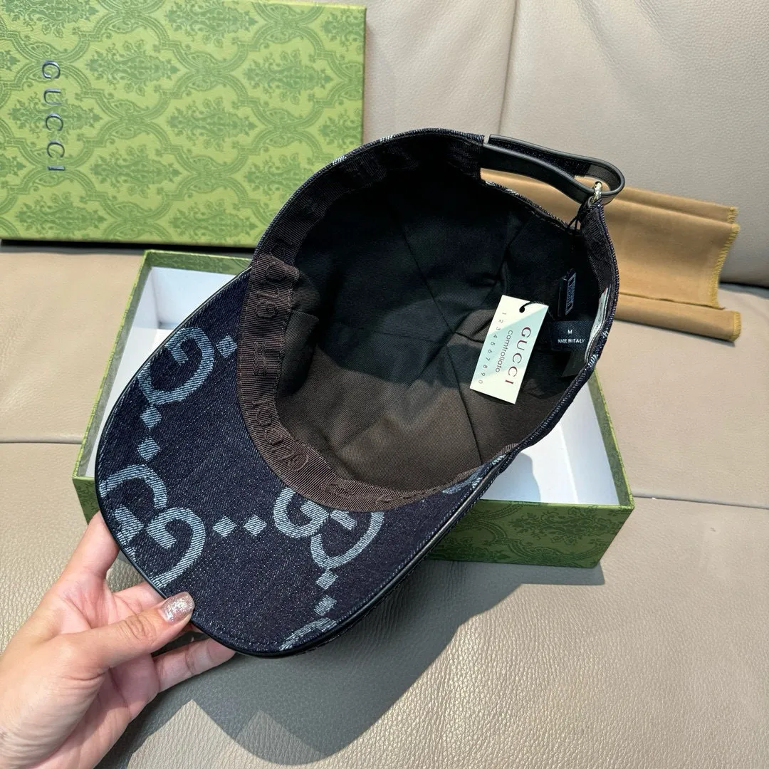 p90., Gucci Gucci’s new original baseball cap, large double G, 1:1 mold opening and customization at the counter, perfect matching pattern, original canvas fabric + first-layer cowhide, light and breathable! The basic head circumference is 56cm, and the patch is adjustable.