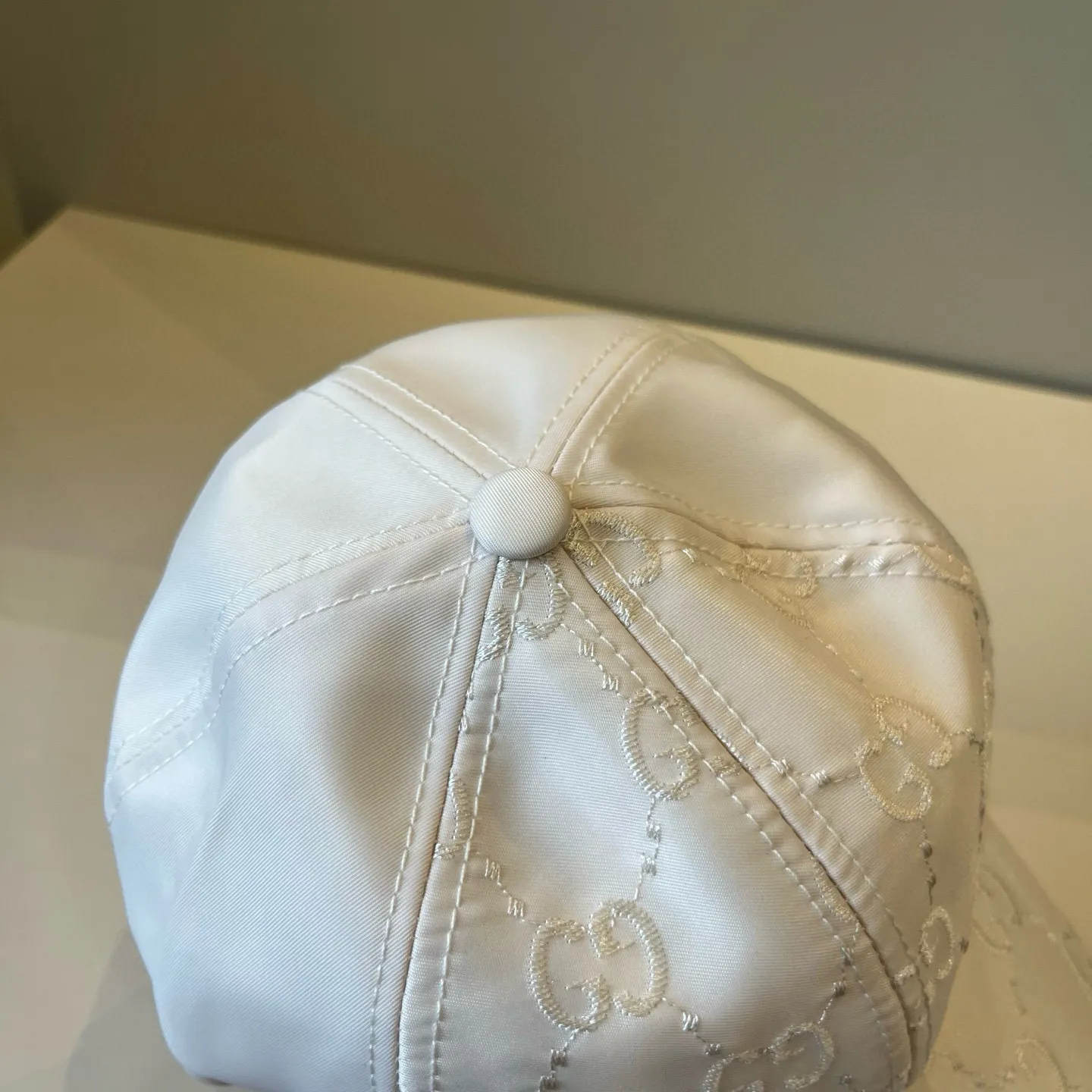P60 Gucci Baseball Cap♥️GUCCI🧢New product from the official website, baseball cap, original quality, very popular 🔥🎩 The craftsmanship is very exquisite, high-end and classy! Low-key luxury, easy to carry! Running volume!