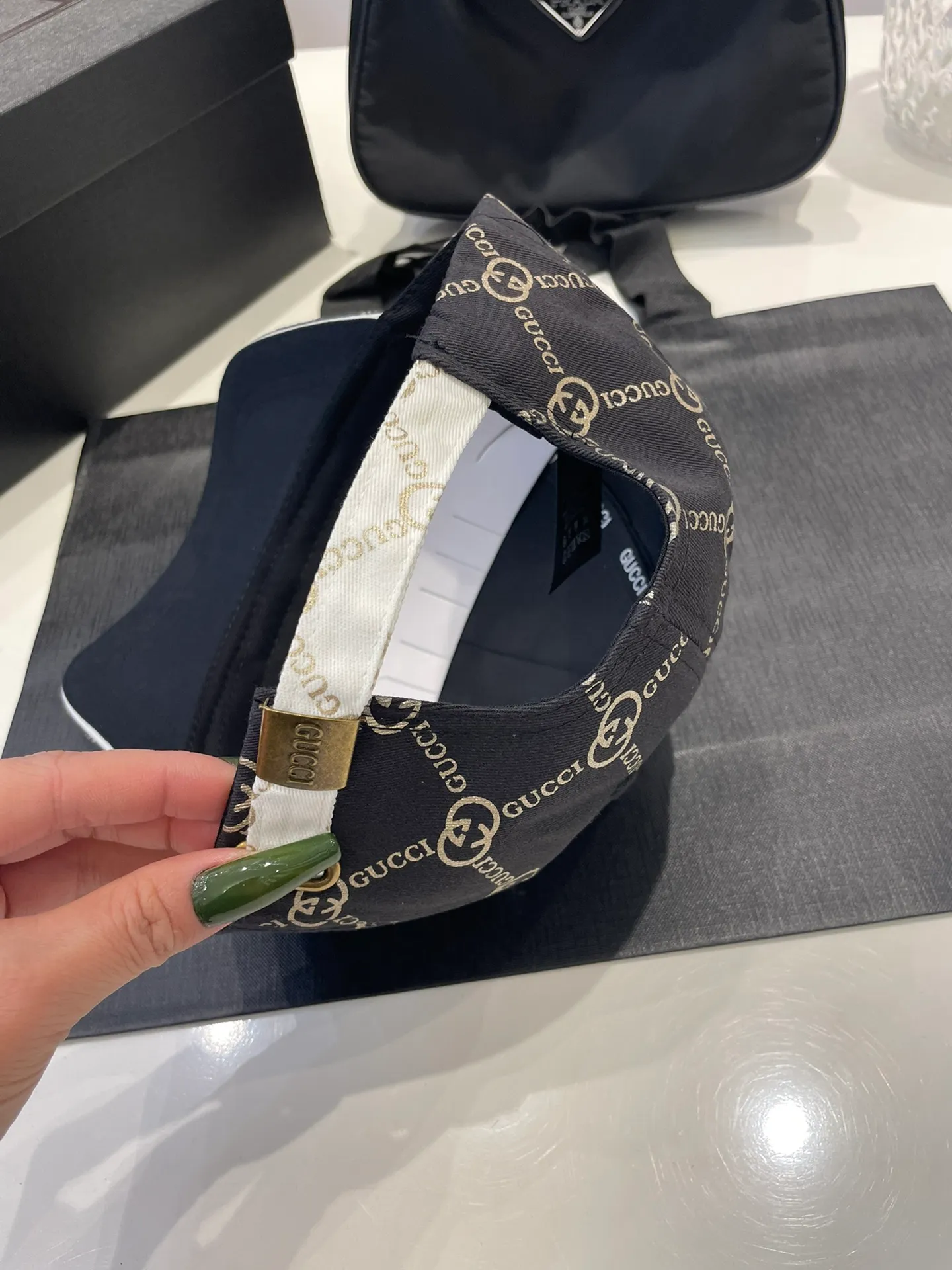 P60 [GUCCI] A classic baseball cap, the new model at the counter is simple and trendy! Casual and sports style, classic production, super easy to match!