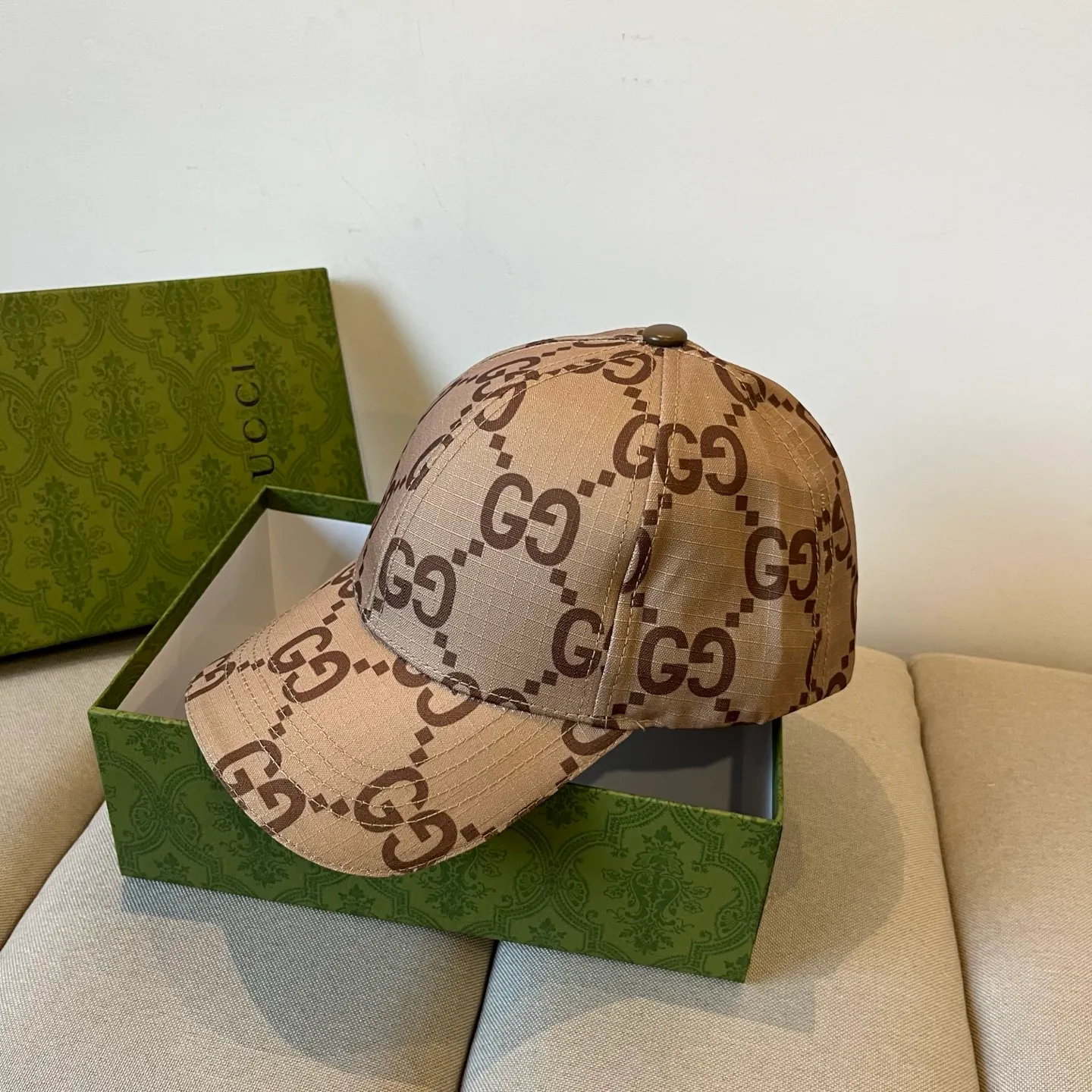 P60 Gucci Baseball Cap♥️GUCCI🧢New product from the official website, baseball cap, original quality, very popular 🔥🎩 The craftsmanship is very exquisite, high-end and classy! Low-key luxury, easy to carry! Running volume!
