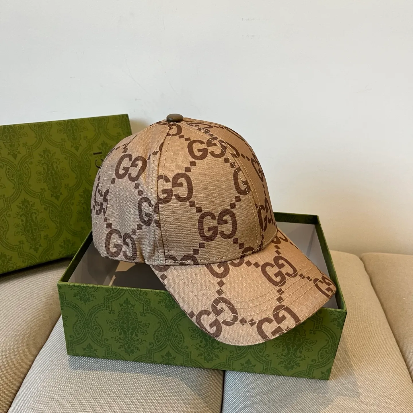 P60 Gucci Baseball Cap♥️GUCCI🧢New product from the official website, baseball cap, original quality, very popular 🔥🎩 The craftsmanship is very exquisite, high-end and classy! Low-key luxury, easy to carry! Running volume!
