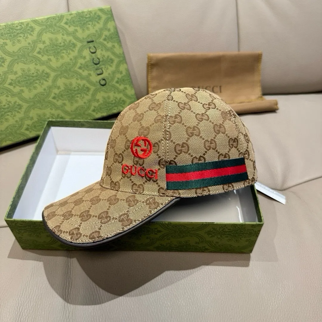 P900,000 classic model shipped! , Gucci (Gucci) classic original baseball cap😍😍gucci small embroidery, 1:1 mold opening and customization at the counter, the highest version, original canvas fabric + first layer of cowhide, pure cotton lining, light and breathable! Photographed in real life, suitable for men and women in all seasons, basic head circumference 56cm, adjustable patches.
