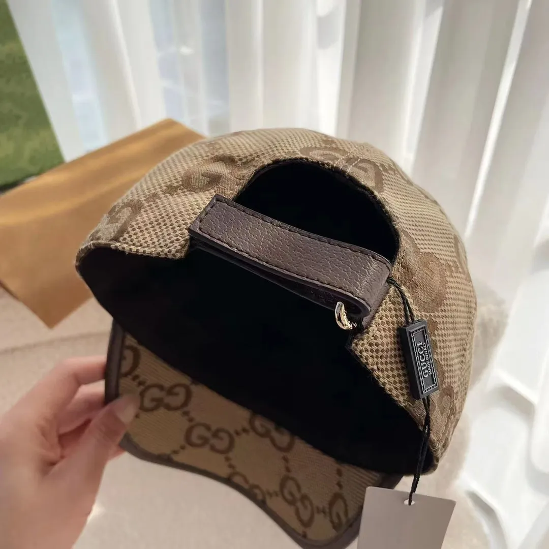 🉐90, Gucci Gucci's new original baseball cap, large double G, 1:1 mold customization at the counter, perfect pattern, original canvas fabric + first-layer cowhide, light and breathable! The basic head circumference is 56cm, and the patch is adjustable.