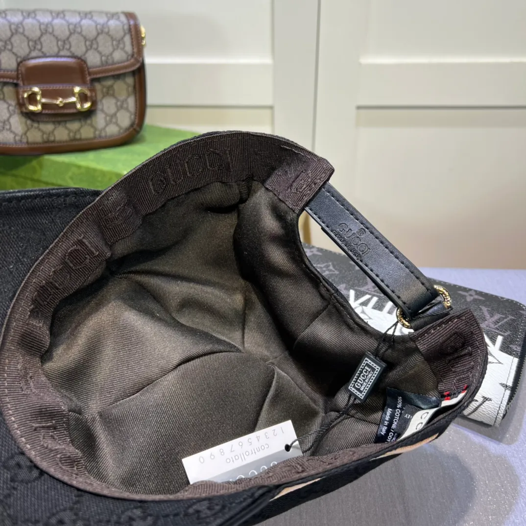 P90💰10,000-year-old classic model shipped! Gucci (Gucci) classic original baseball cap 😍😍Customized at the 1:1 counter mold, the highest version, original canvas + first layer of cowhide, pure cotton lining, light and breathable! Photographed in real life, suitable for men and women in all seasons, basic head circumference 56cm, adjustable patches.