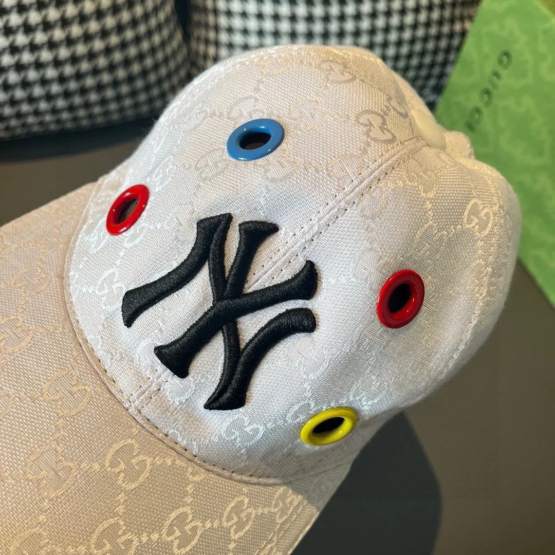 Batch 90 NY&Gucci (Gucci) cooperation baseball cap, the latest model in the counter, NY embroidery, 1:1 mold customization, original breathable sail fabric + first layer of cowhide, perfect details, original quality, exclusive physical shooting, suitable for men and women.  , 3 colors are in stock at the counter!
