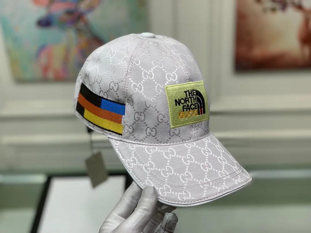 🉐100 new models shipped. New Gucci (Gucci) original baseball cap, heavy embroidery, 1:1 mold customization, details comparable to counters, original canvas fabric + first-layer cowhide, pure cotton lining, great quality! The first choice for handsome men and beautiful women, fashionable and versatile. Basic head circumference 56, adjustable patch