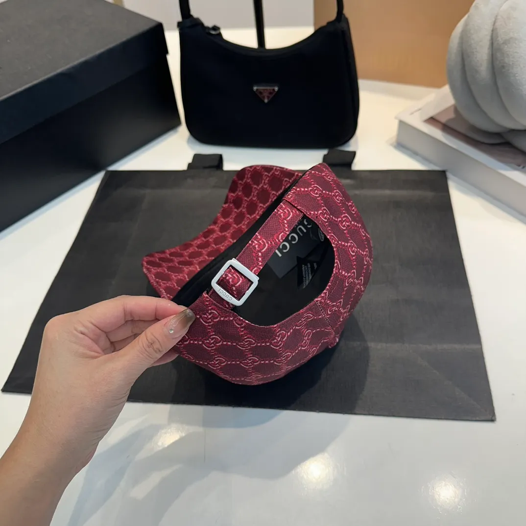 P54 Gucci (Gucci) classic original baseball cap, the highest version, light and breathable! Photographed in real life, suitable for men and women in all seasons, basic head circumference 58cm, adjustable patches. hat