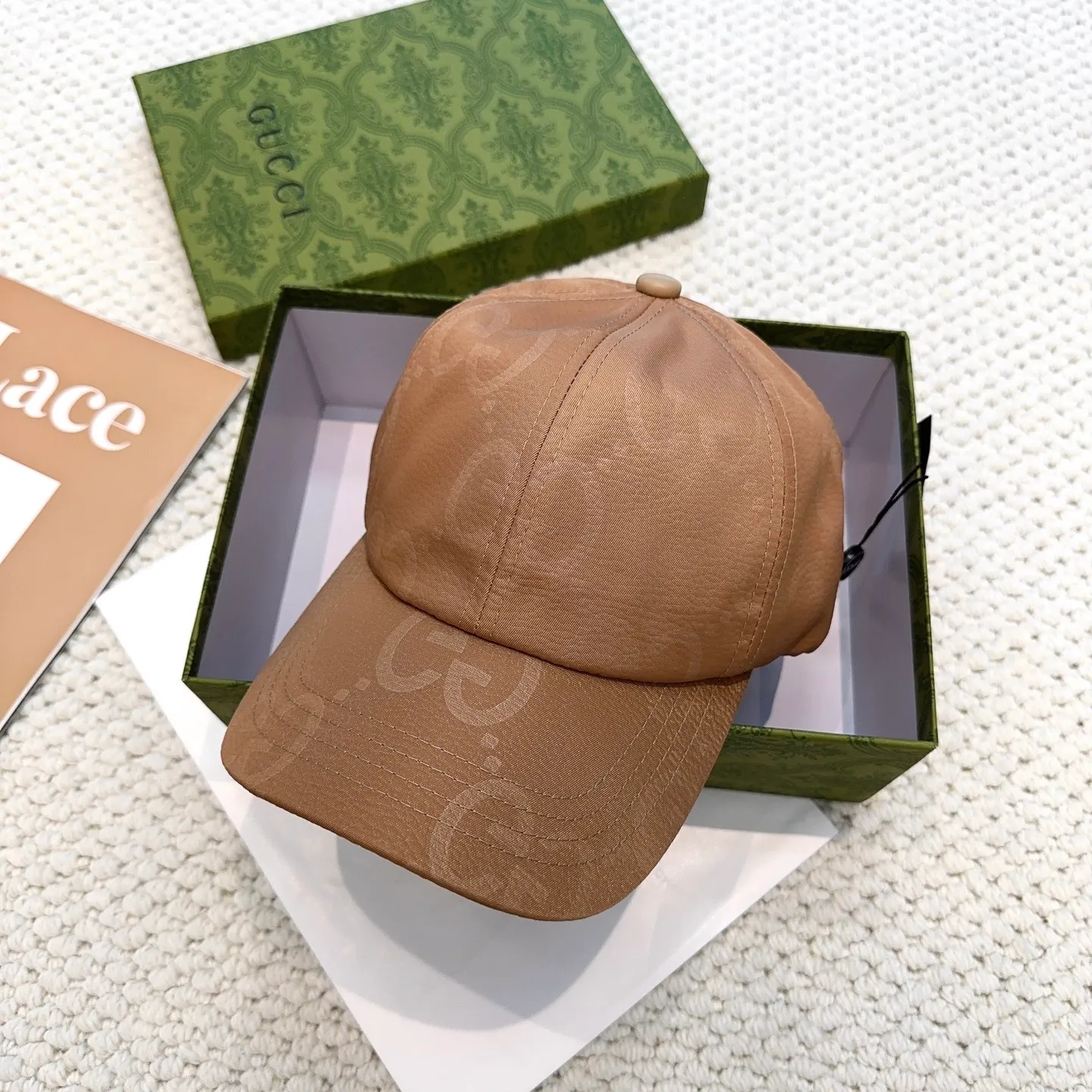 P66 original quality GUCCI Gucci baseball cap🧢Official website new product Gucci baseball cap🧢hot coming. The craftsmanship is very exquisite, high-end and classy! Low-key luxury, easy to carry! Running volume!