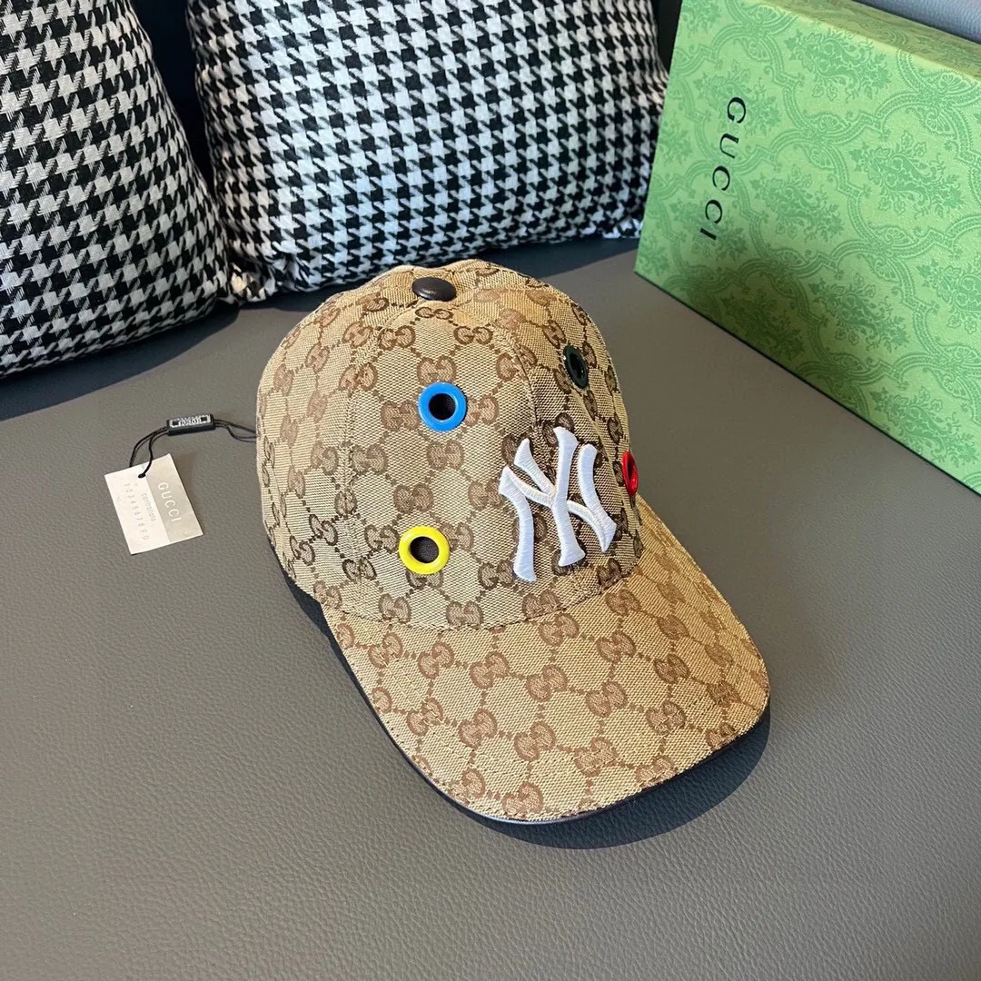 🉐️90 NY&Gucci (Gucci) cooperation baseball cap, the latest model at the counter, NY embroidery, 1:1 mold opening and customization, original breathable canvas fabric + first-layer cowhide, perfect details, original quality, exclusive physical shooting, suitable for men and women.    , 3 colors are in stock at the counter!
