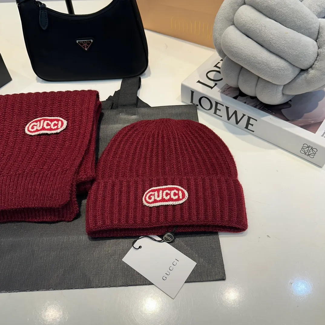 P180 Gucci three-piece set👏rabbit wool + cashmere knitted scarf and hat set, warm and fashionable, comfortable and soft texture, versatile style💑unisex, couple style
